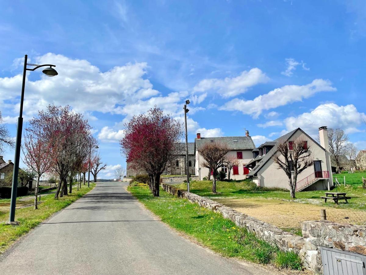 Auberge Le Beaulieu -Cantal Eksteriør billede